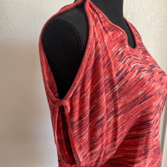Baku women’s cold shoulder open back knit in corral size small - Picture 3 of 7